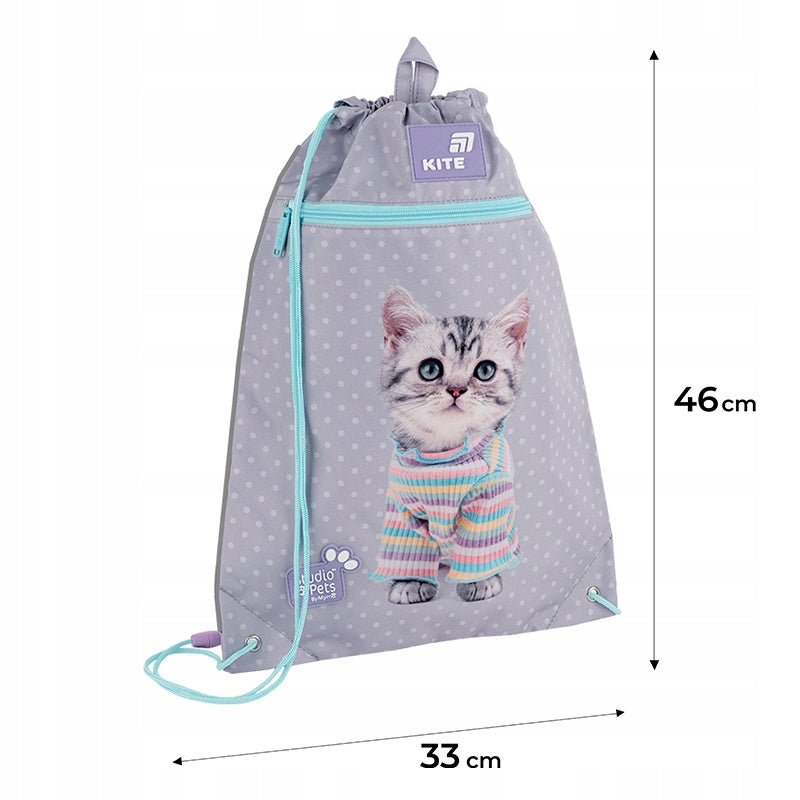 Infografika przedstawiająca optymalne wymiary 46x33 cm worka sportowego Kite na buty i strój.