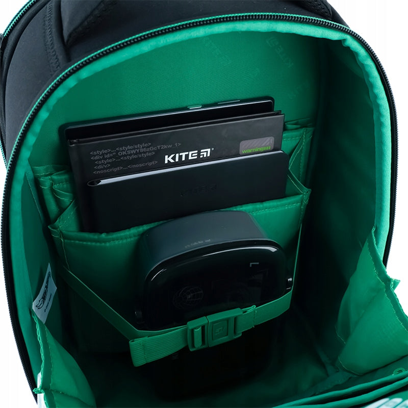 Tornister szkolny dla chłopców – komora główna na książki i przybory