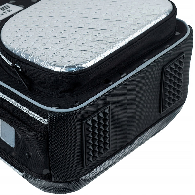 Tornister szkolny ortopedyczny – gumowane dno z nóżkami