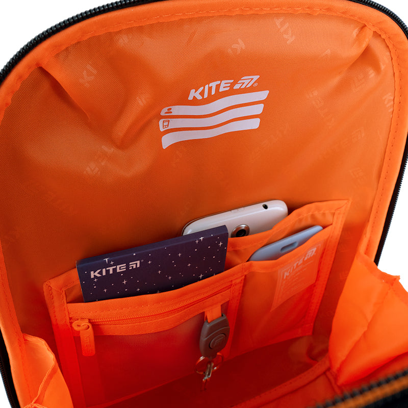 Wnętrze tornistra szkolnego Kite z organizerem na przybory