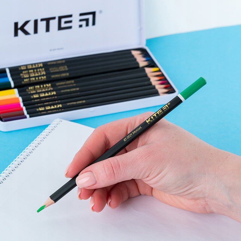 Kredki w metalowym pudełku 12 kolorów Hot Wheels