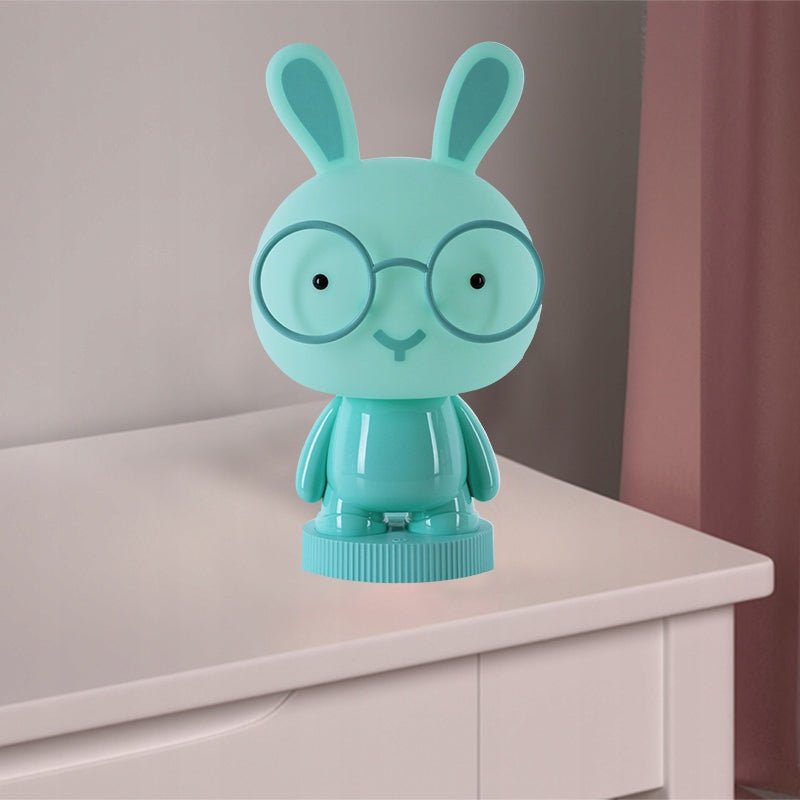 Lampa dziecieca na stole w pokoj dla dzieci