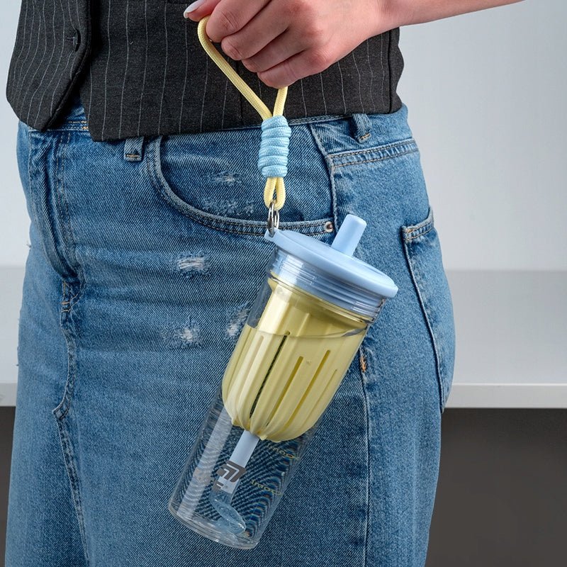 Przezroczysty kubek z tritanu z wkładką chłodzącą i miarką