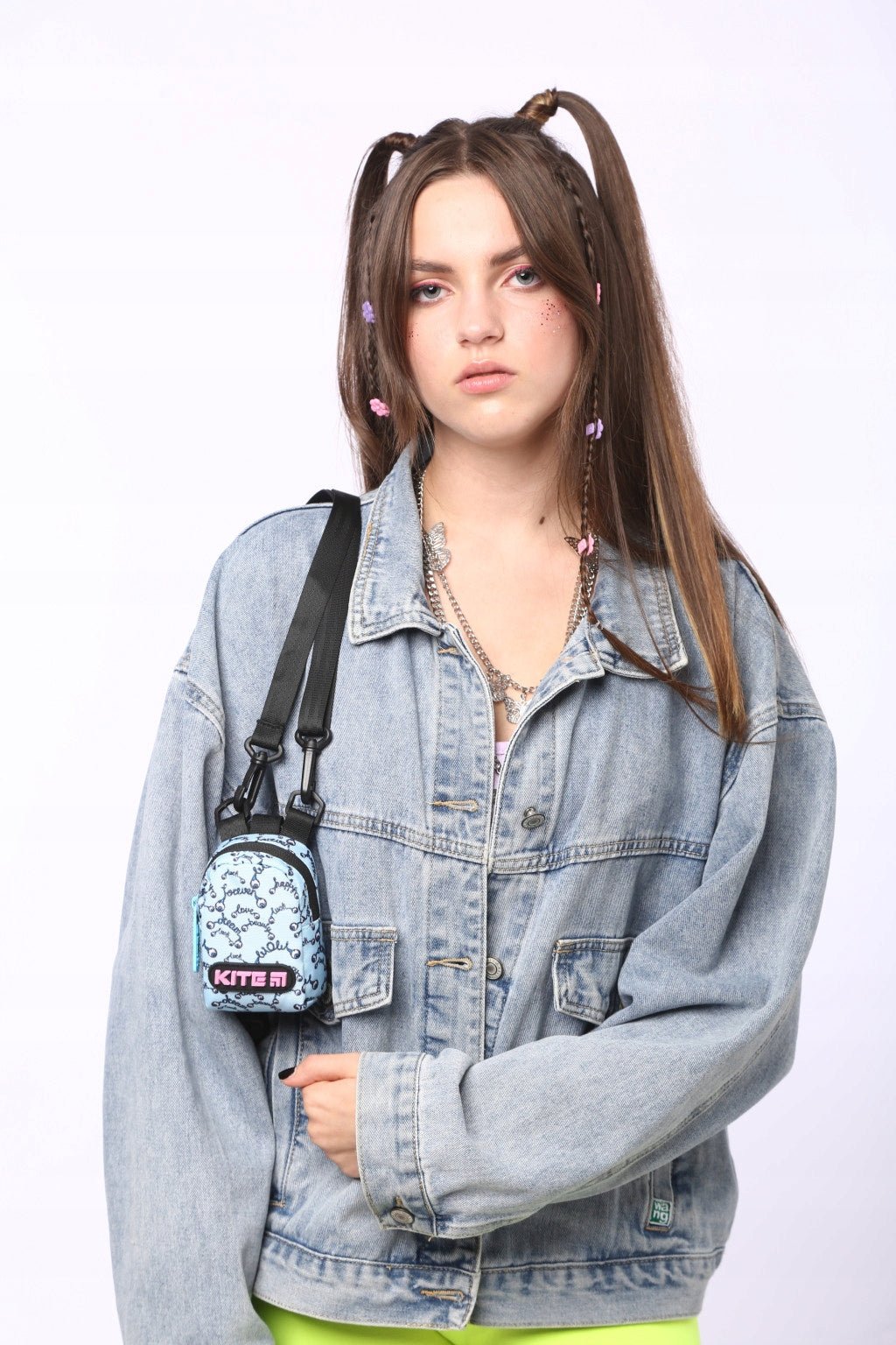 Plecaczek mały stylowa nerka unisex karabińczyk Kite K22-2591-4.Saszetka mini wykonanа z wytrzymałego poliestru. Materiały i osprzęt zostały przetestowane pod kątem wytrzymałości i odporności na zużycie.