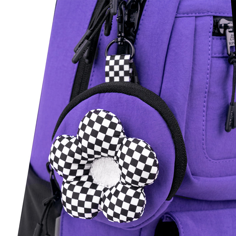 dekoracyjny brelok licencyjny Kuromi przypięty do plecaka Kite