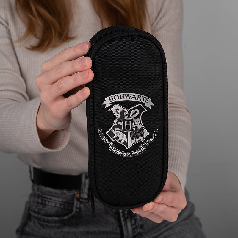 Saszetka szkolna Harry Potter – widok z boku z zamkiem i ozdobnym haftem