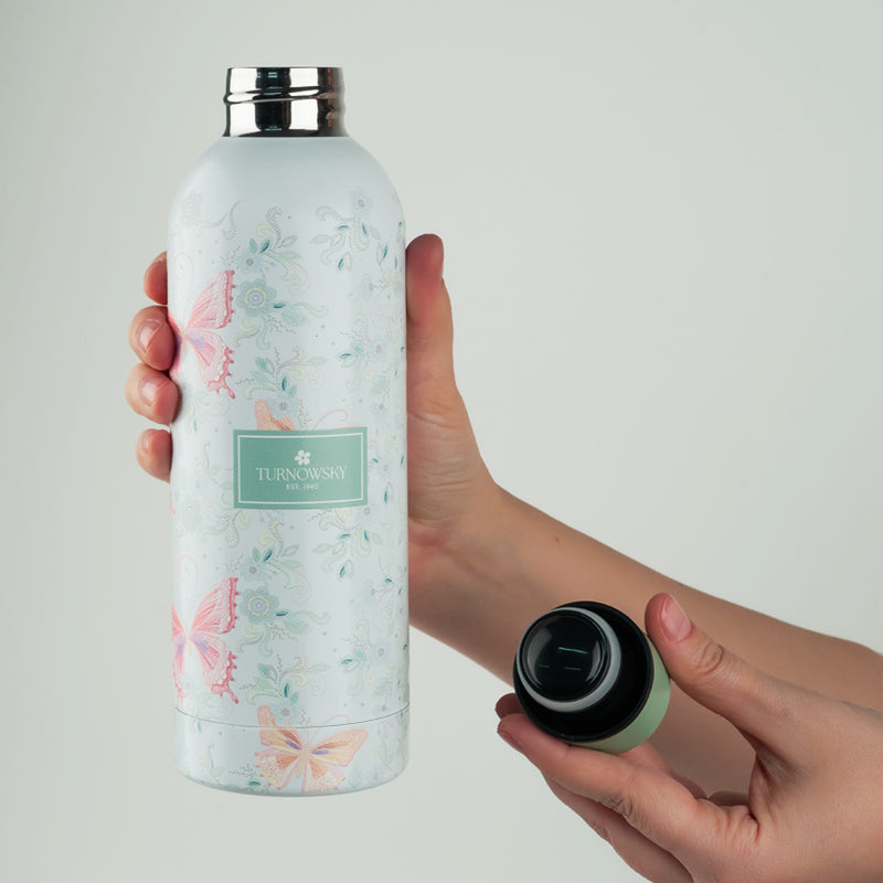 Zbliżenie na szczelny korek zielonej butelki termicznej.