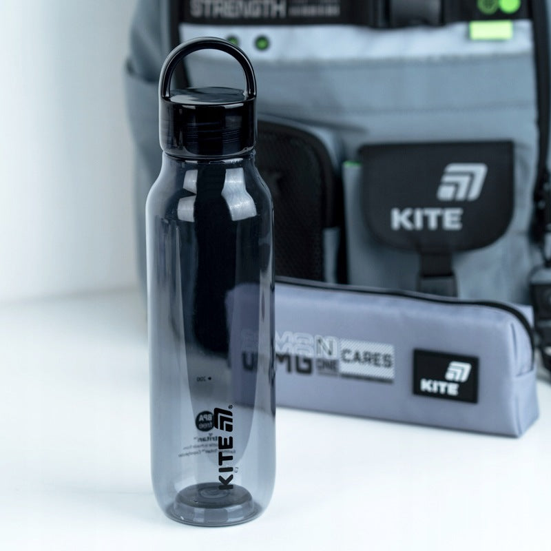 Butelka tritanowa szara 670 ml na wodę przezroczysta z uchwytem Kite