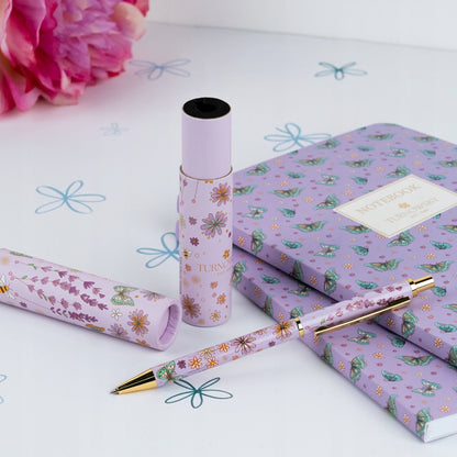 Widok z przodu na długopis Axent Morning Dew z luksusowymi złotymi detalami.