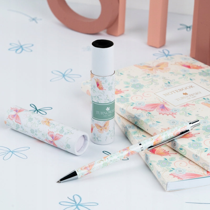 Długopis Axent w otwartym opakowaniu prezentowym typu tubus.