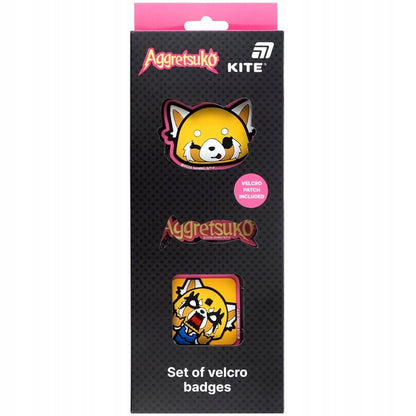 Naszywki Aggretsuko na dżinsowej katance.
