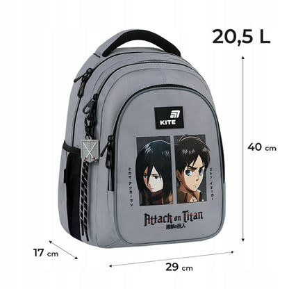 Infografika z wymiarami plecaka, wagą 875g i informacją o wzroście od 130 cm.