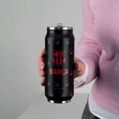 Kubek dla chłopca 500 ml prezentowany w dłoni – widoczny trwały, licencyjny nadruk Barcelony.