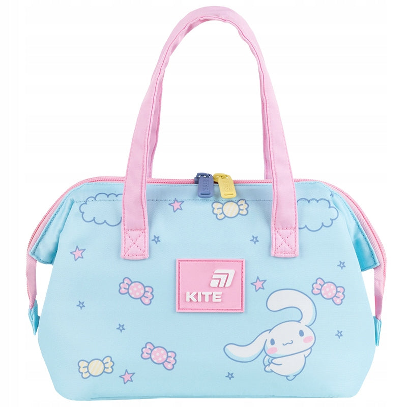 Widok od przodu na torbę termiczną z uroczą grafiką Cinnamoroll.