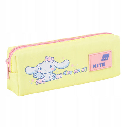 Frontowa strona z radosną grafiką Cinnamoroll — modne piórniki dla dziewczynek.