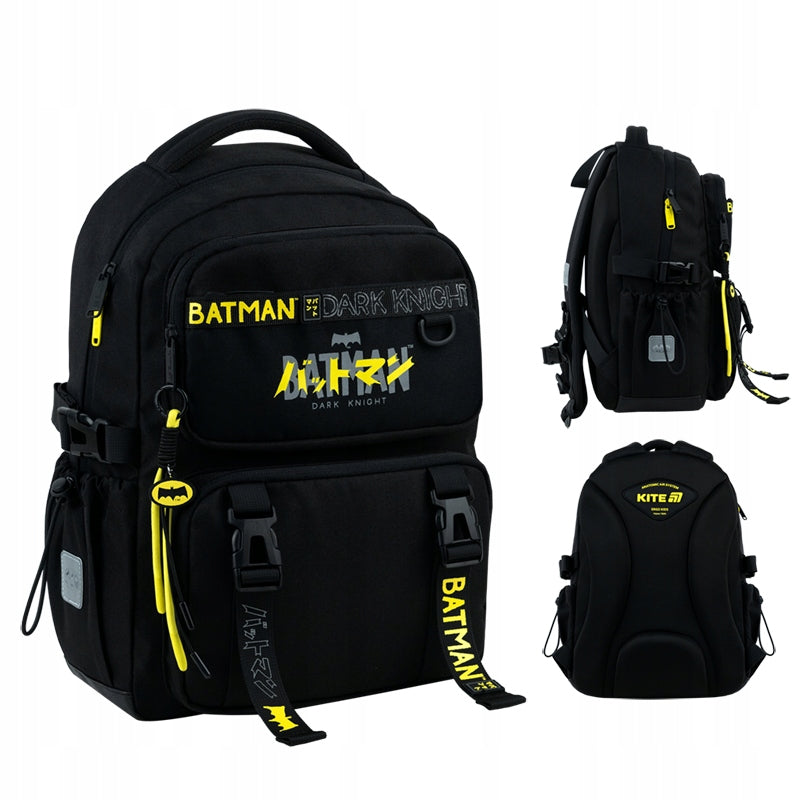 Widok ogólny czarnego plecaka ortopedycznego Kite z logiem Batman.
