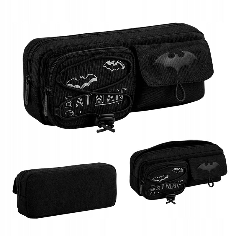 Piórnik saszetka Batman w głębokiej czerni prezentujący oficjalne logo DC oraz żółte detale sznurowania.