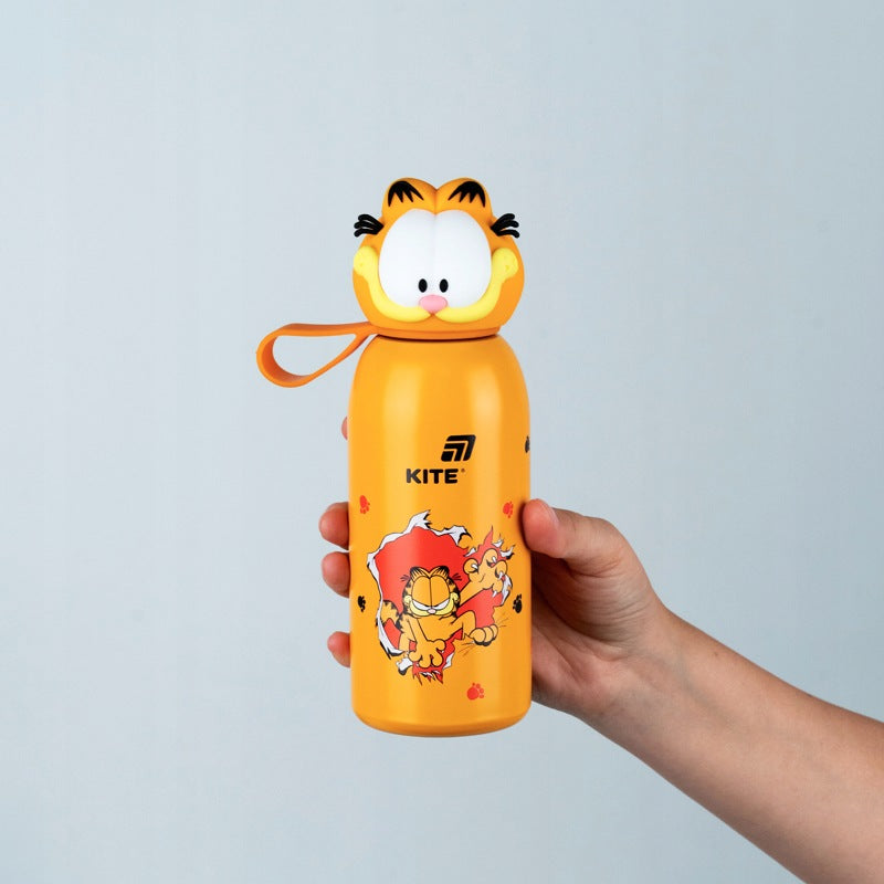 Termos dziecięcy GF26-1267 z zakrętką w kształcie figurki Garfielda.