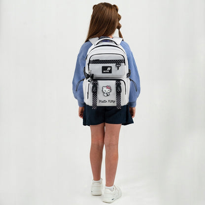 Dziecko z plecakiem Hello Kitty na plecach – system Ergo Kids.