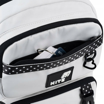 Przednia kieszeń zewnętrzna na drobne akcesoria.