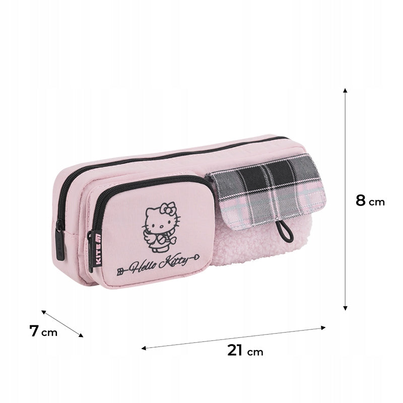 Piórnik do szkoły HK26-2701 obok miarki – dokładna weryfikacja wymiarów różowej saszetki Sanrio.
