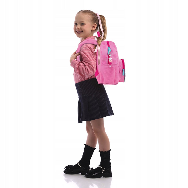 Plecak Kite Hello Kitty z puszystą aplikacją i ozdobnym brelokiem.
