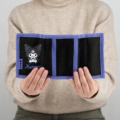 Portfel Kite Kuromi w rękach dziecka podczas codziennego użytkowania.