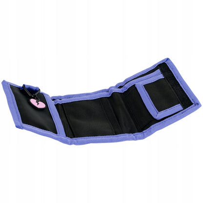 Rozkryty portfel Kite Kuromi z widocznymi przegrodami na banknoty i bilet.