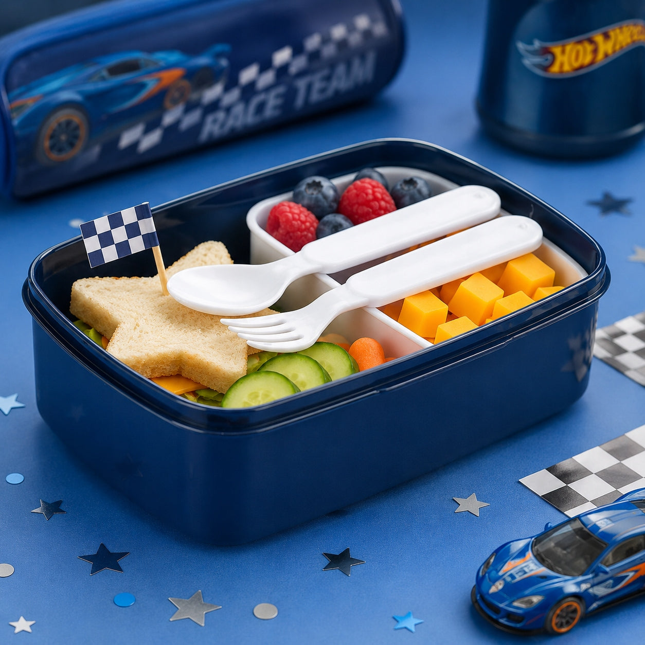 Lunchbox Kite Hot Wheels z owocami i zdrowymi przekąskami.