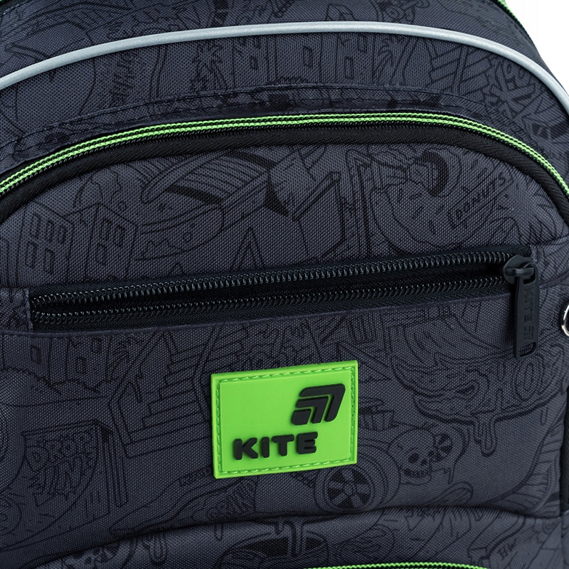 przednia kieszeń zapinana na zamek