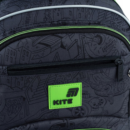 przednia kieszeń zapinana na zamek