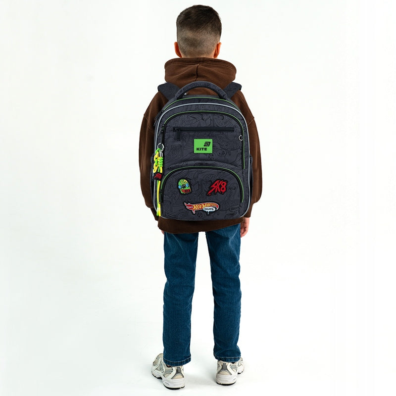 Czarny plecak szkolny dla chłopca Kite z motywem deskorolki.