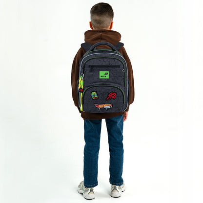 Czarny plecak szkolny dla chłopca Kite z motywem deskorolki.