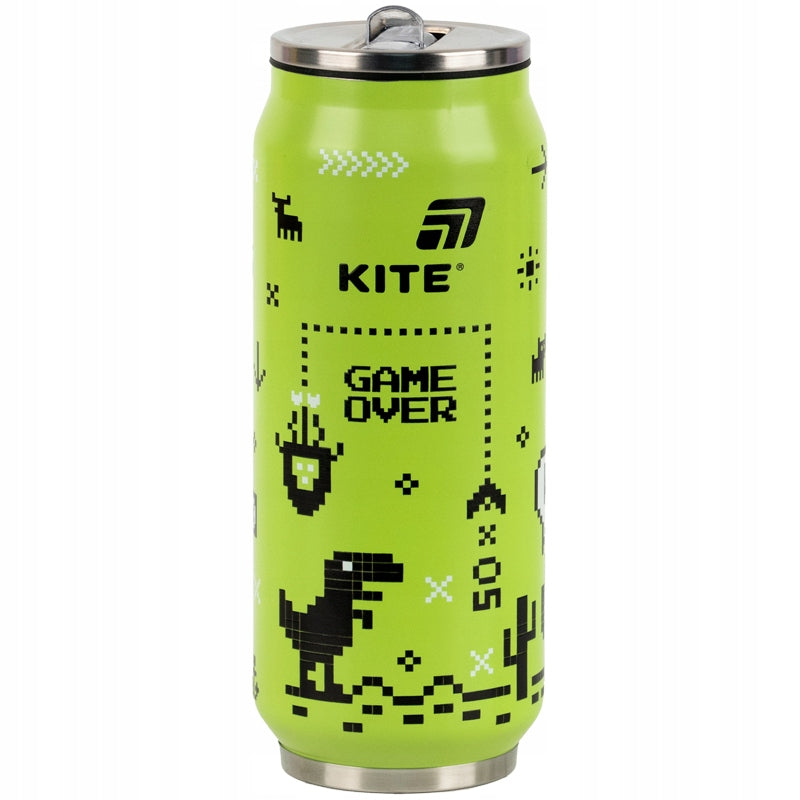 Kubek termiczny Kite Game w intensywnym zielonym kolorze z czarnymi elementami.