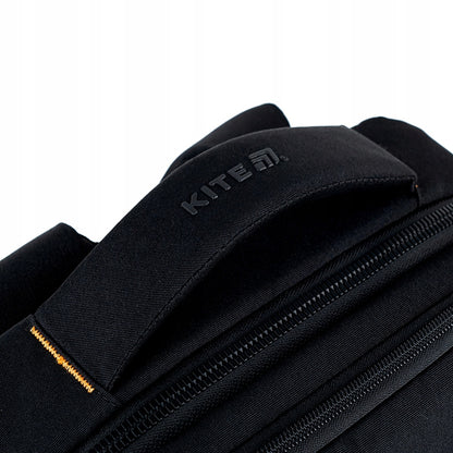 Detal wzmocnionej rączki do przenoszenia plecaka w dłoni.