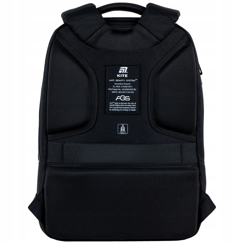 Amortyzowane plecy plecaka z oddychającymi poduszkami.