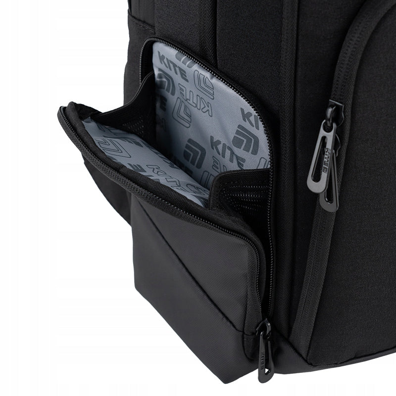 Boczne kieszenie plecaka na butelkę lub akcesoria.