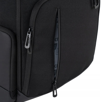 Widok dwóch przednich kieszeni na zamek ułatwiających dostęp do drobiazgów.