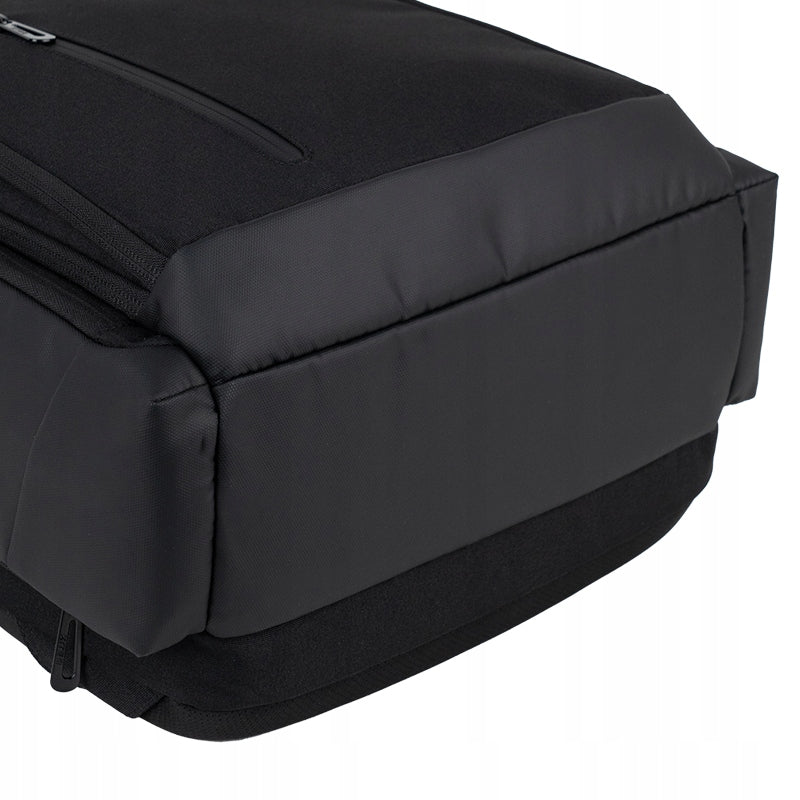 Wzmocnione, stabilne i praktyczne dno plecaka.