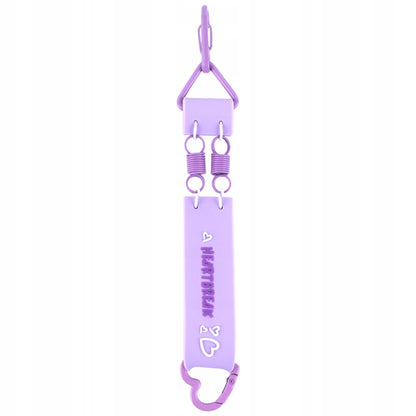 Detal breloka Kite z metalowym karabińczykiem i wykończeniem 3D