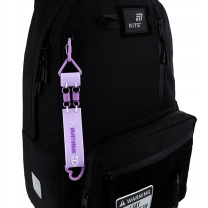 Długa tekstylna zawieszka Kite 3D przypięta do plecaka