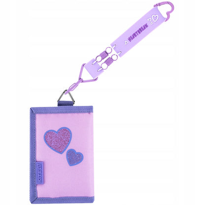 Teksturalny brelok Kite 3D przypięty do portfela