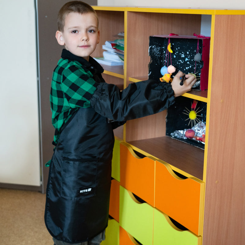Fartuszek do prac plastycznych z rękawami czarny Kite
