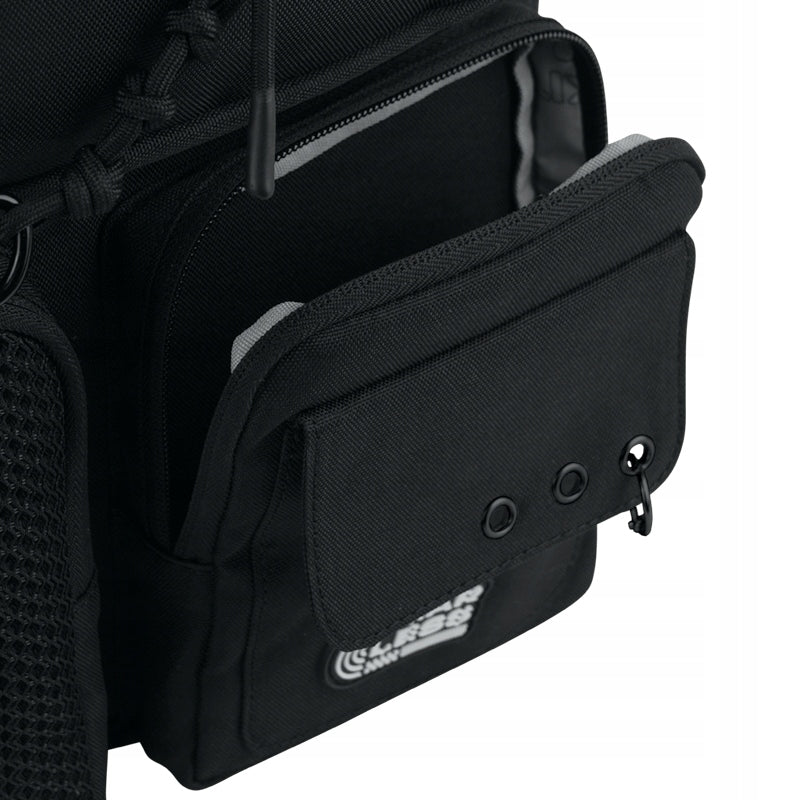 Plecak wielokieszeniowy Kite – zbliżenie na pojemne przednie kieszenie na akcesoria.