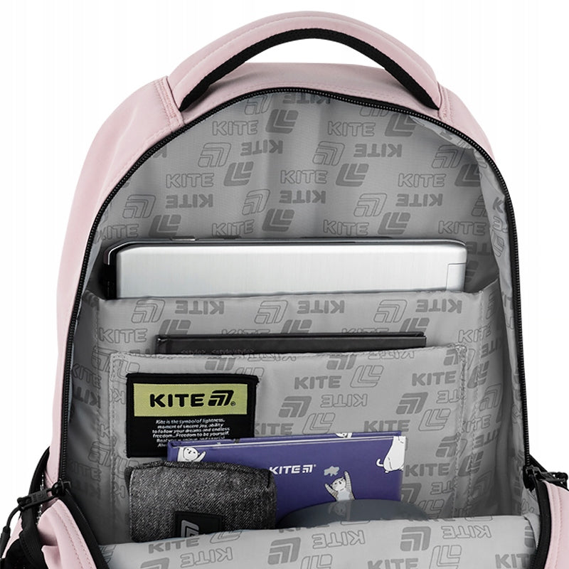 Widok wnętrza prezentujący dwie pojemne komory główne.