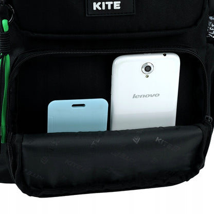 Środkowa przegroda idealna na drugie śniadanie lub piórnik.