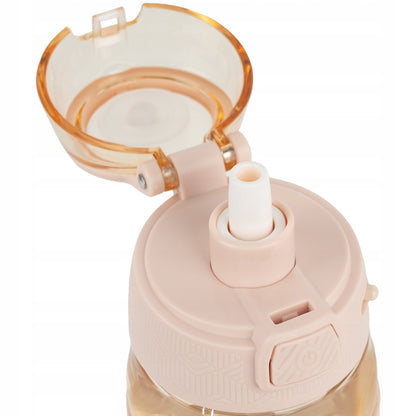 Butelka tritanowa Kite trzymana za górną część nakrętki.