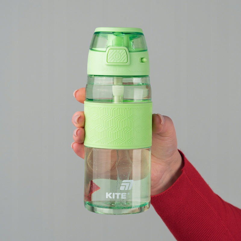 Bidon tritanowy Kite – prezentacja antypoślizgowej gumowanej obudowy.