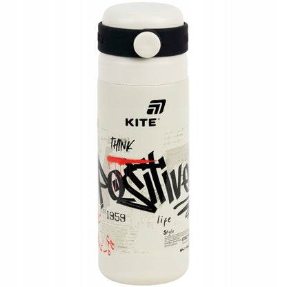 Beżowy termos dziecięcy Kite z napisem graffiti, nakrętką-kubkiem i pętelką