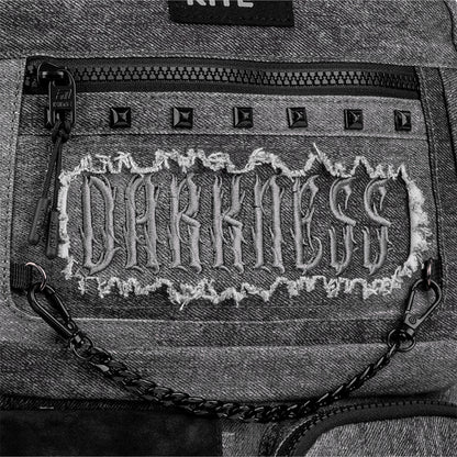 brelok z karabińczykiem jako akcesorium plecaka Kite